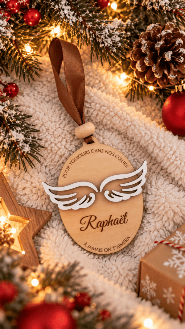 Suspension de Noël personnalisée – Un souvenir gravé dans le bois, raphaël